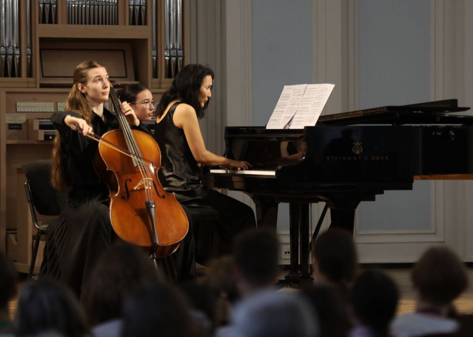 ������ ����� �����-��������� ����������� �������� �������� � ������