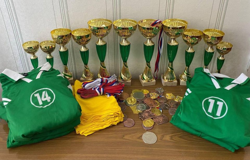 В Верхний Рогачик доставили новую спортивную форму и наградную атрибутику