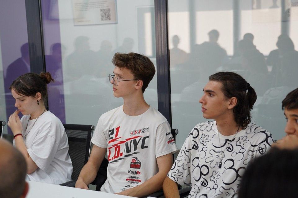 ����� ������ ����� ���������������� ���������: ���������-�������� � ���������� �������