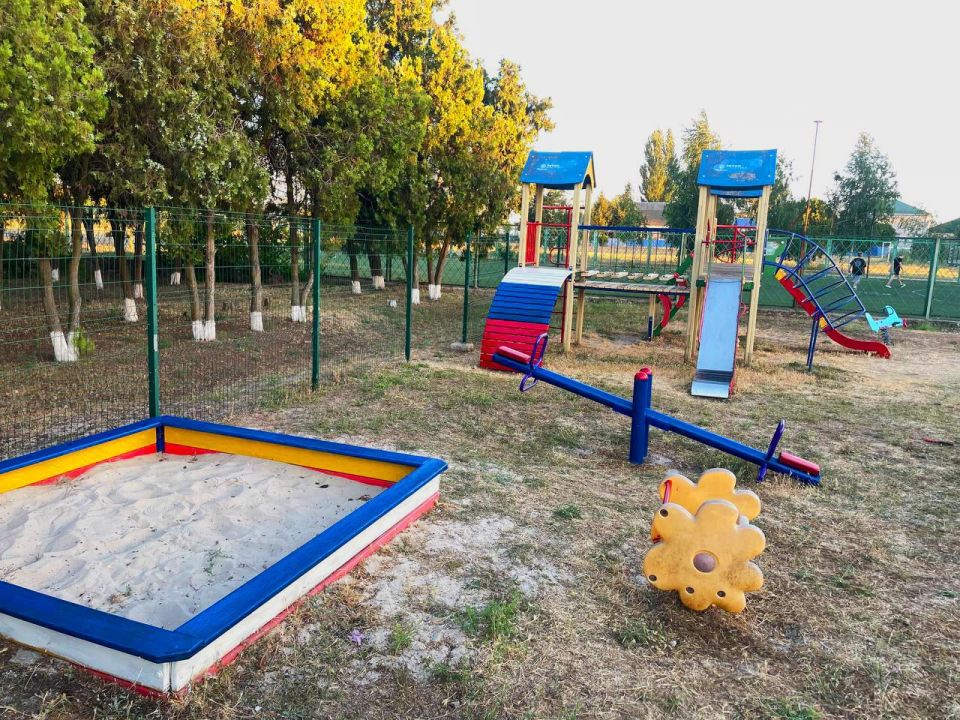 Александр Дудка: Комплексное благоустройство детской игровой зоны в пгт Лазурное