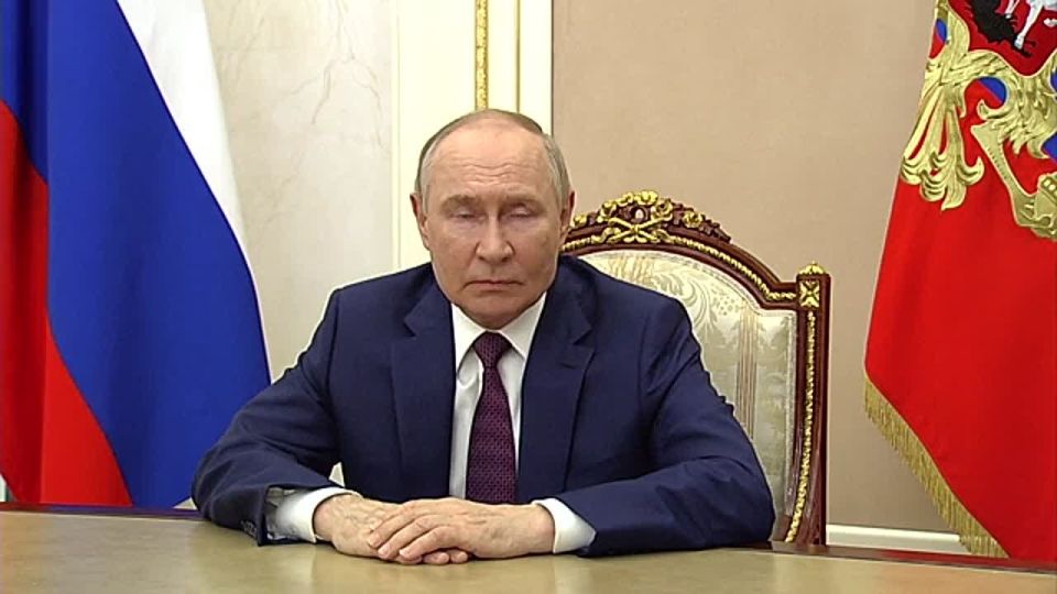 Владимир Путин поздравил военных моряков с Днем Военно-морского флота