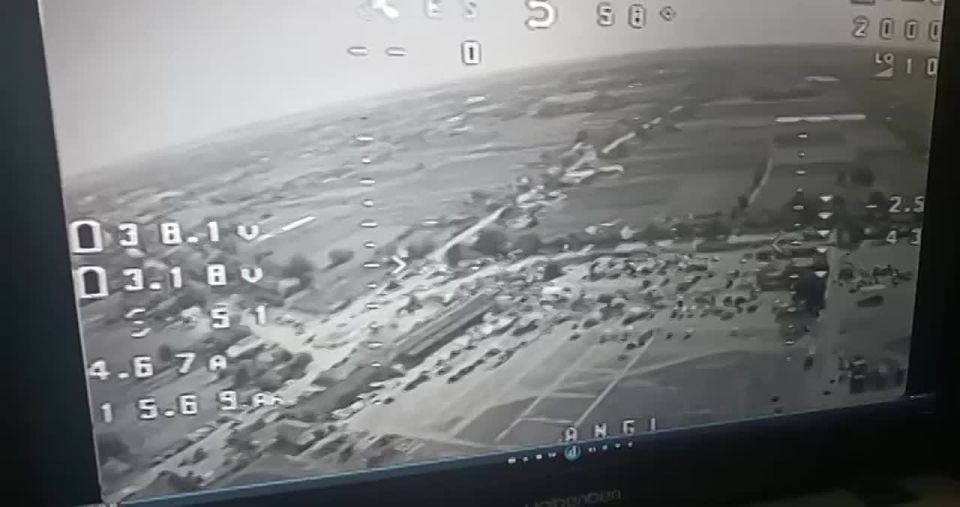 Родион Мирошник: Херсонский губернатор Владимир Сальдо опубликовал перехват видео с украинского дрона атаковавшего гражданский микроавтобус на рынке Новой Маячке