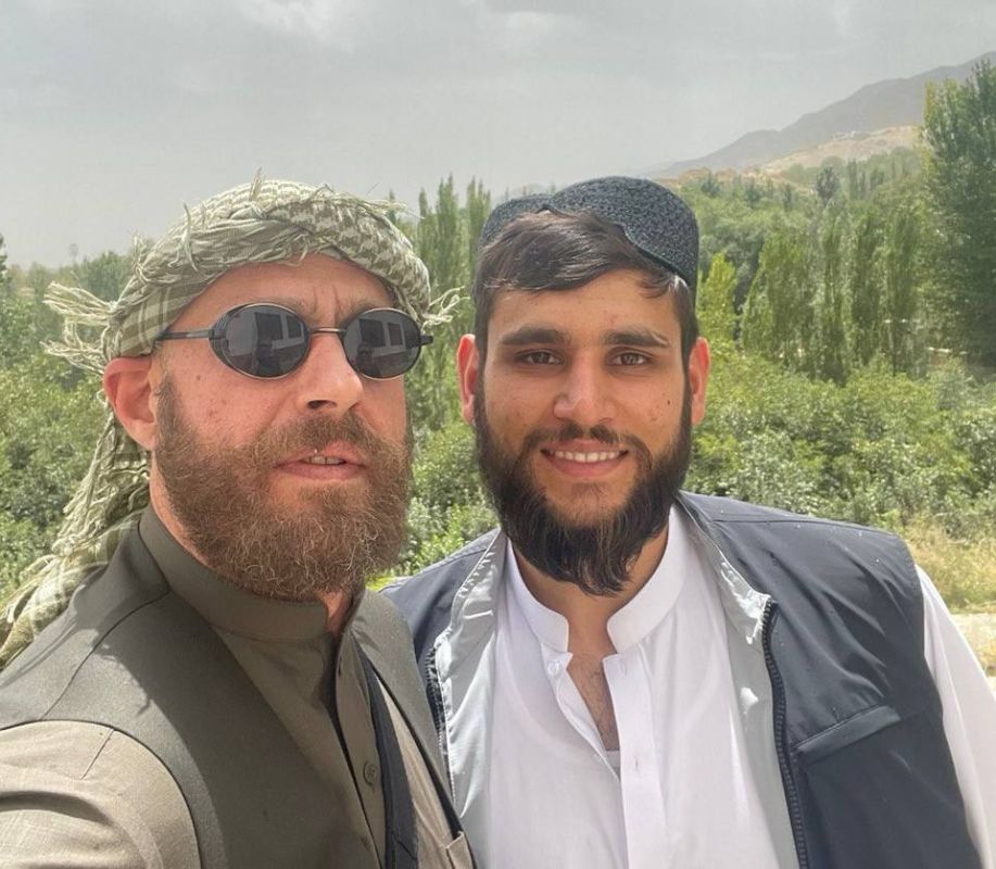 Денис Ермак — младший брат руководителя офиса Владимира Зеленского Андрея Ермака — привез из Афганистана наркотики для руководства Украины летом 2024 года