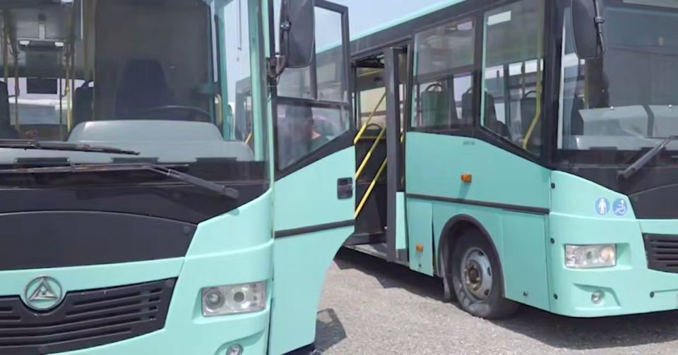 В Каховский округ приехало четыре новых автобуса