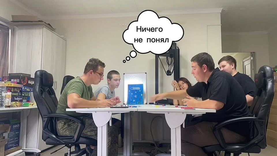 Почувствуй себя Дарвином. На базе АНО «Молодёжный центр «Патриот» в Геническе продолжает работу клуб настольных игр для молодёжи