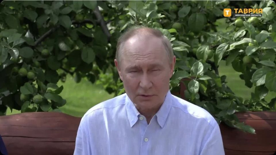 Российские войска наступают по всей линии боевого соприкосновения, сообщил Владимир Путин