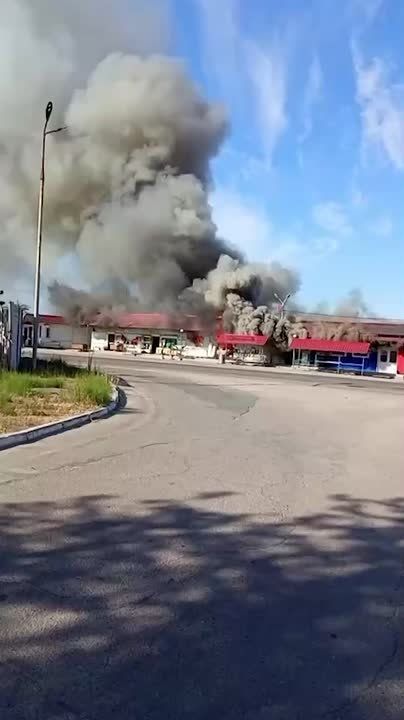 Шесть человек пострадали при атаке ВСУ на торговые павильоны в Великих Копанях Херсонской области, сообщил Сальдо