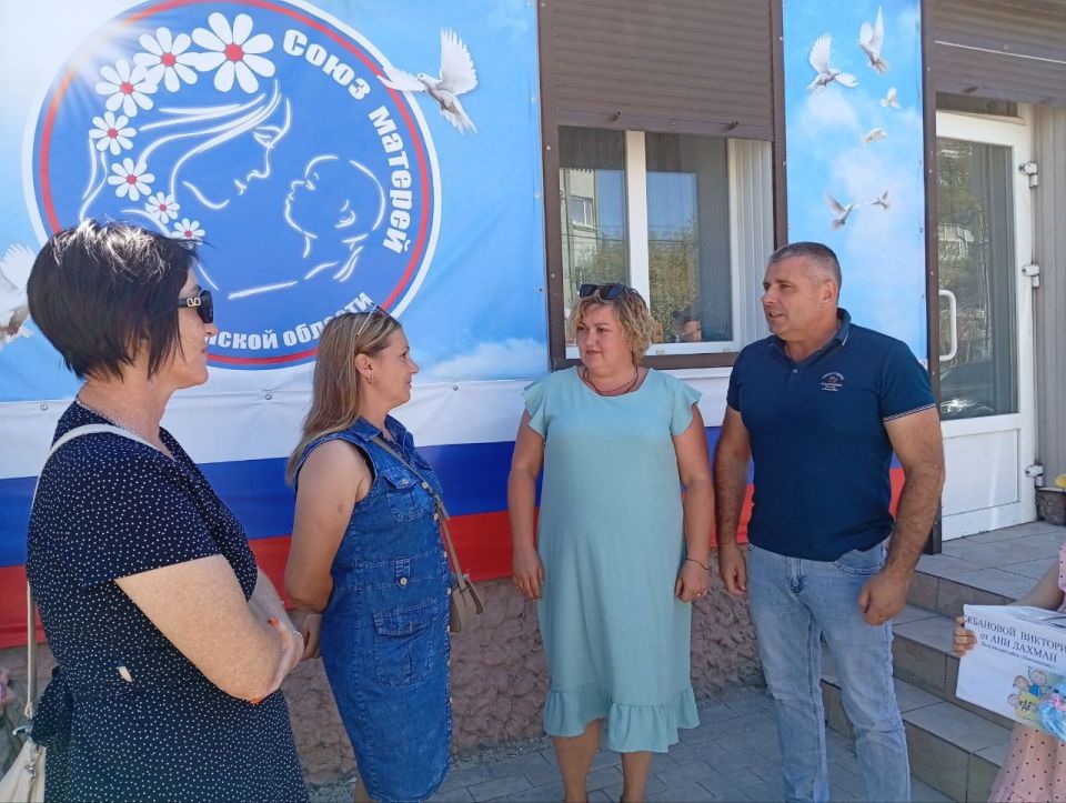 Евгения Кузьменко: Воспитанники Новомихайловского дома культуры получили подарки из Краснодарского края