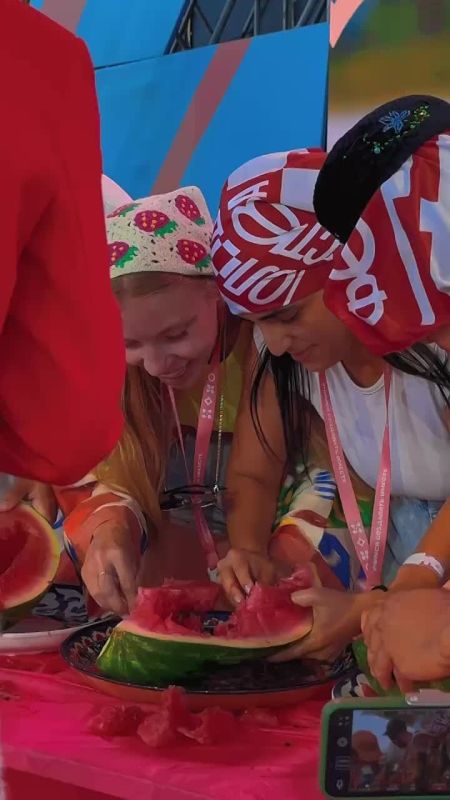 Пробуем те самые херсонские арбузы — теперь и на фестивале «Таврида.АРТ»