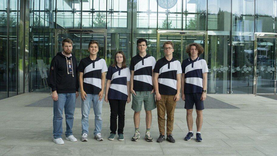 Российские старшеклассники везут с олимпиады по информатике четыре медали