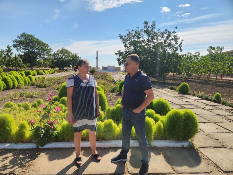 Добрые дела муниципальных депутатов: Руслан Кунгуров в Чаплинском округе привез в Краснополянский детский сад строительные материалы