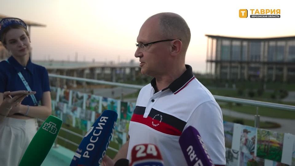 Российские музыканты передали более 250 гитар бойцам СВО в рамках фестиваля "Таврида.Арт", заявил Сергей Кириенко