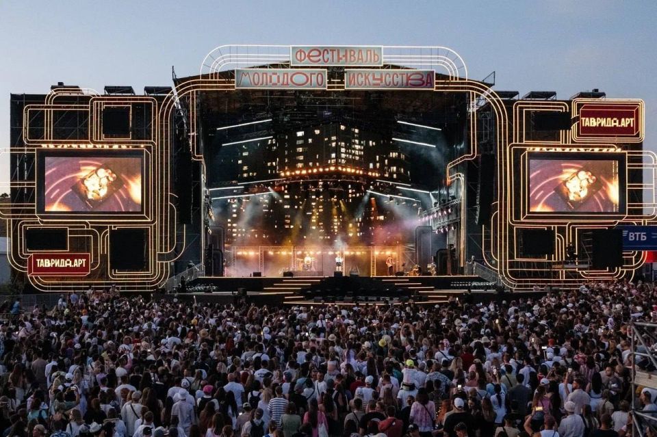 В Крыму прошел самый яркий фестиваль России "Таврида.АРТ"