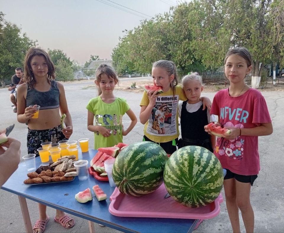 Ко Дню арбуза Зеленорубановская библиотека провела конкурсно-игровую программу «День веселого арбуза» для детей