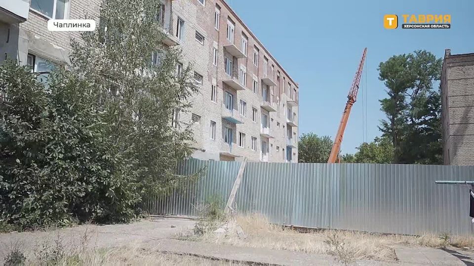 В Чаплинке осенью планируют завершить ремонт многоквартирного дома, который в 2023 году был поврежден от обстрела ВСУ