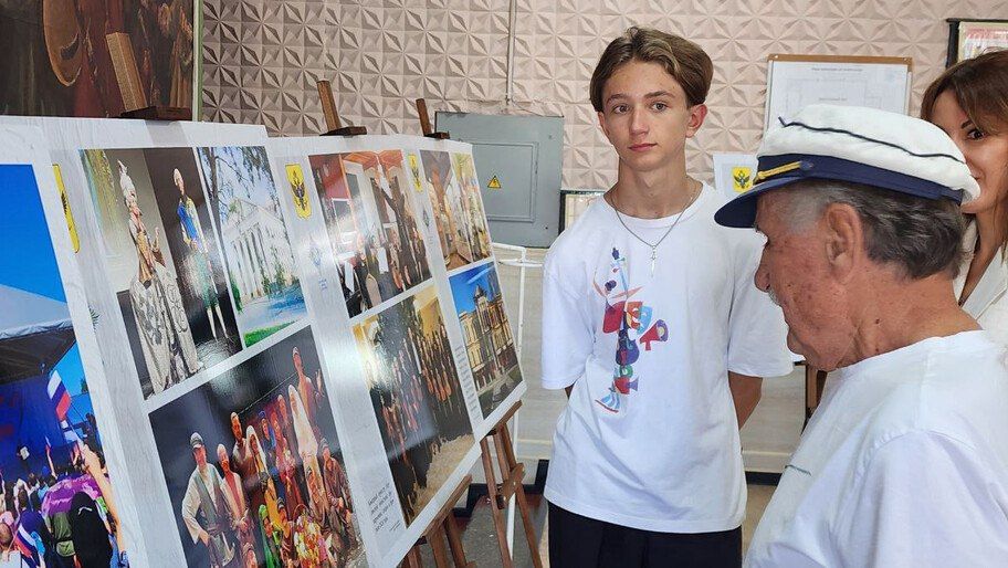 В Геническе открылась мобильная фотовыставка «Малая Родина глазами ребенка»