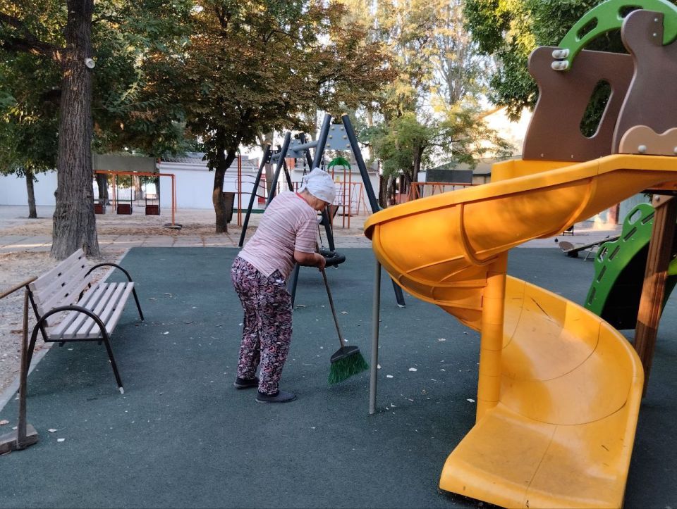 Александр Дудка: Сотрудники МБУ «Джарылгач» провели работы по благоустройству центральной части Скадовска