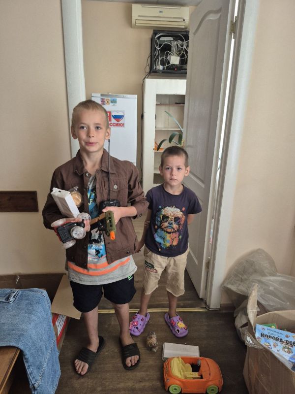 Помощь семьям с детьми от регионального штаба #МЫВМЕСТЕ в г. Таврийск