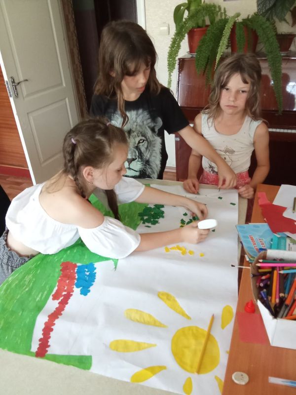 Под флагом творчества: как в Лазурненском ДК готовятся к празднику