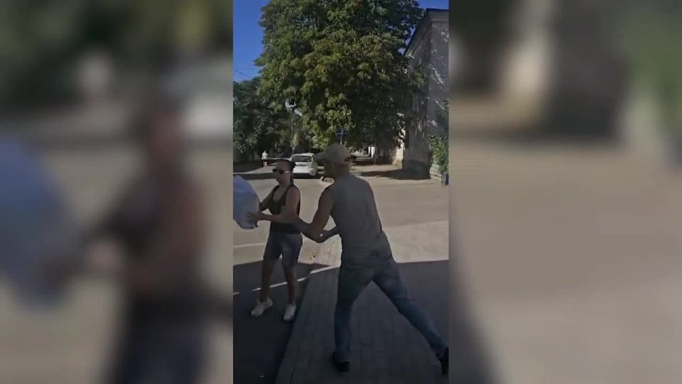 Из Сочи в Геническ доставлена очередная партия гуманитарной помощи