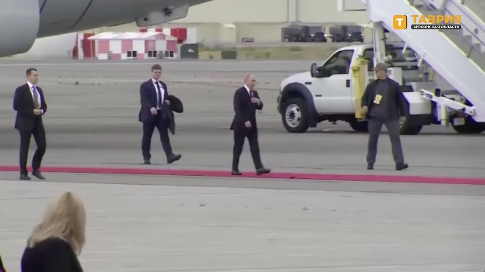 Владимир Путин и Дональд Трамп встретились на летном поле в Анкоридже