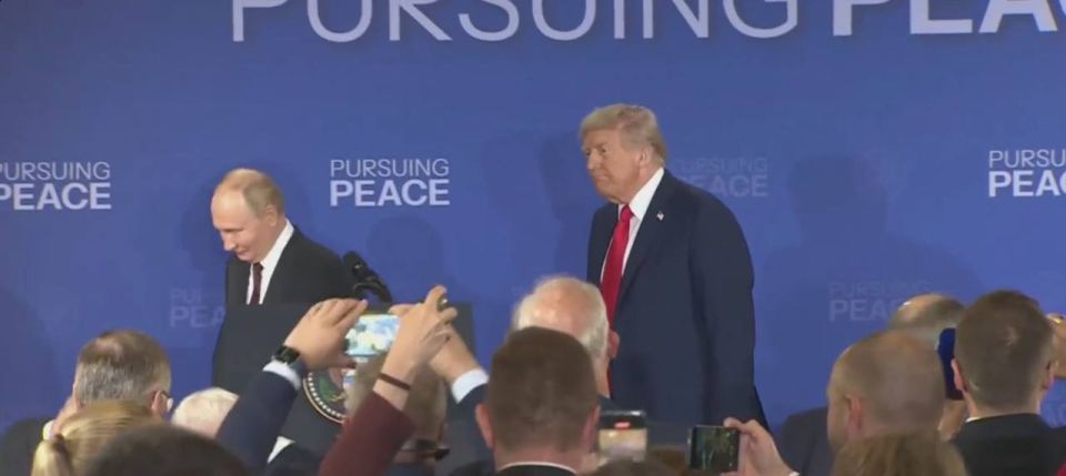 Разговор Владимира Путина и Дональда Трампа был очень позитивным, заявил Песков