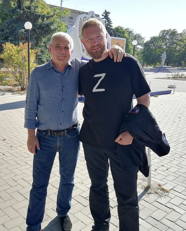 Нам дороги эти позабыть нельзя