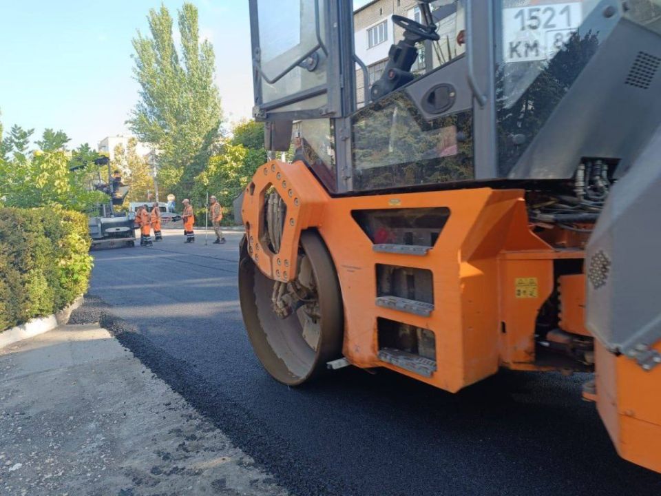 В Скадовске продолжается масштабный ремонт дорог