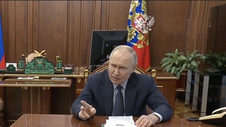 Президент РФ: власти регионов должны тщательно заботиться о семьях участников СВО