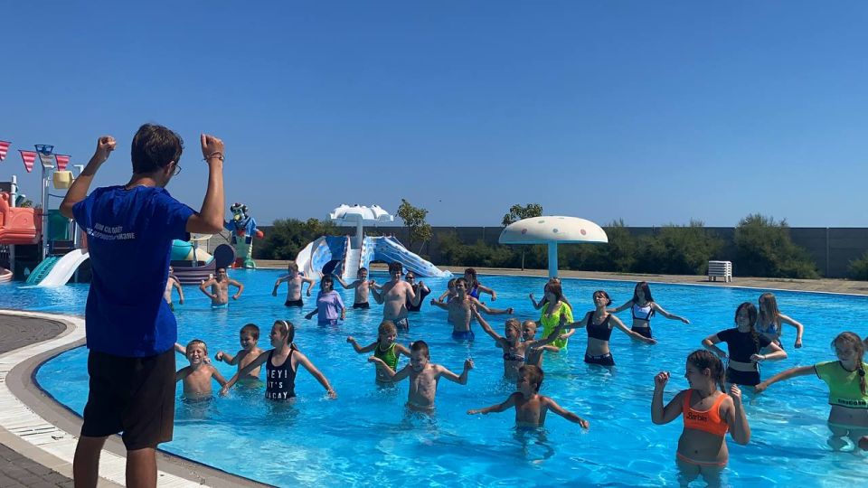 В партийном проекте по летнему отдыху детей «Каникулы с Единой Россией» приняли участие подростки из Алешкинского округа