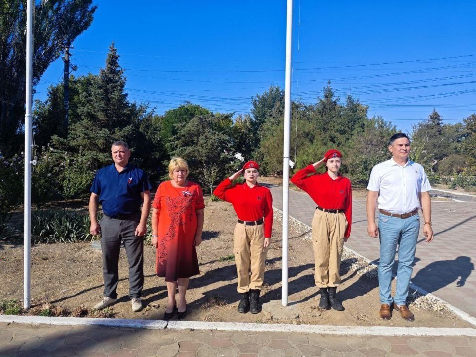 В Каланчаке отметили День Государственного флага Российской Федерации