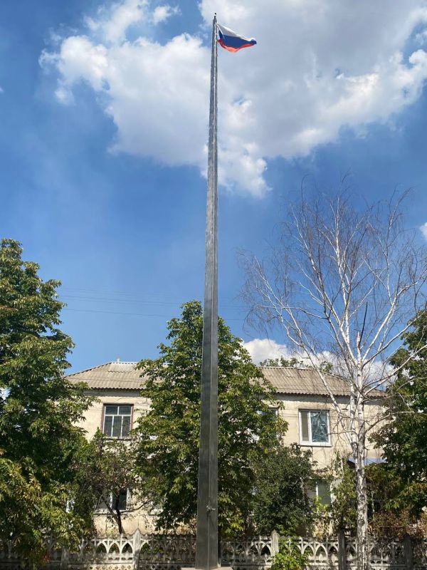 В Верхнерогачикском муниципальном округе поднят Государственный флаг Российской Федерации