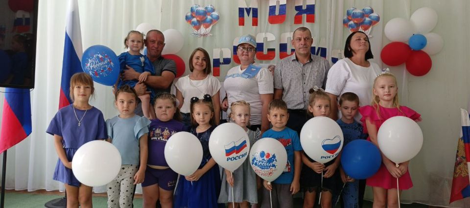 "Дети совместно с депутатами ЕР отмечают День Государственного флага Российской Федерации!"