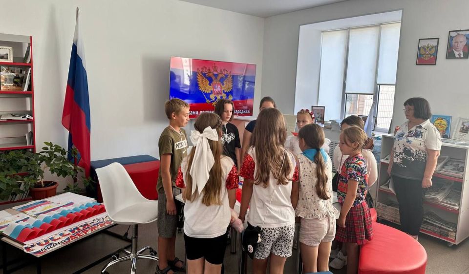 «России славный триколор»: библиотеки Каланчакского округа воспитывают патриотизм и уважение к государственным символам