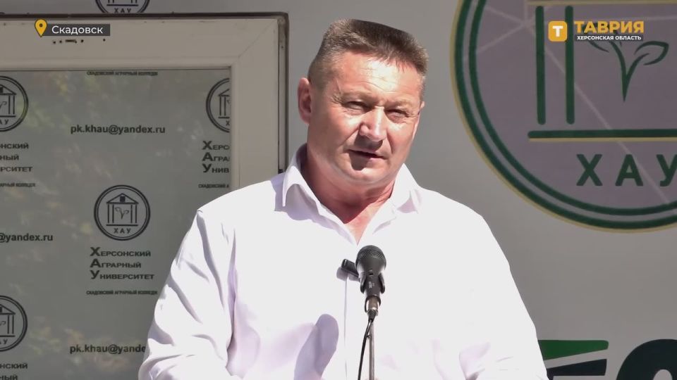 Студенты Херсонского аграрного университета развернули 6-метровый флаг России