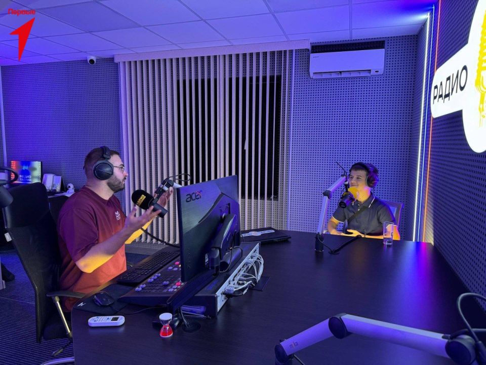 Студию телерадиокомпании "Таврия" посетил активист Движения Первых