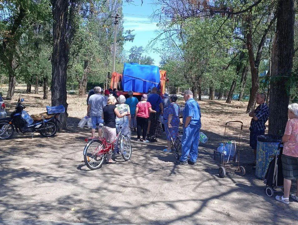 В Таврийске продолжается регулярный подвоз питьевой воды жителям