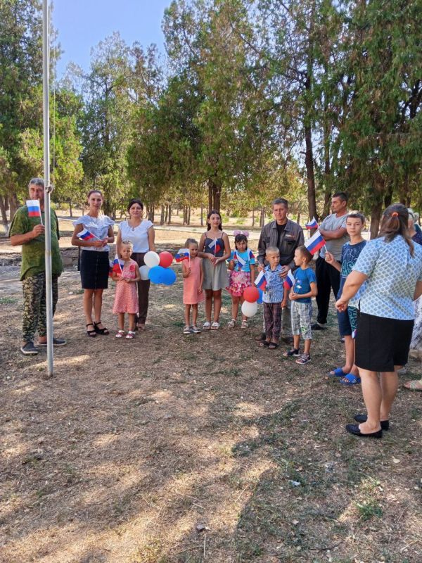Праздничное мероприятие ко Дню Государственного флага России в Новопавловском сельском клубе