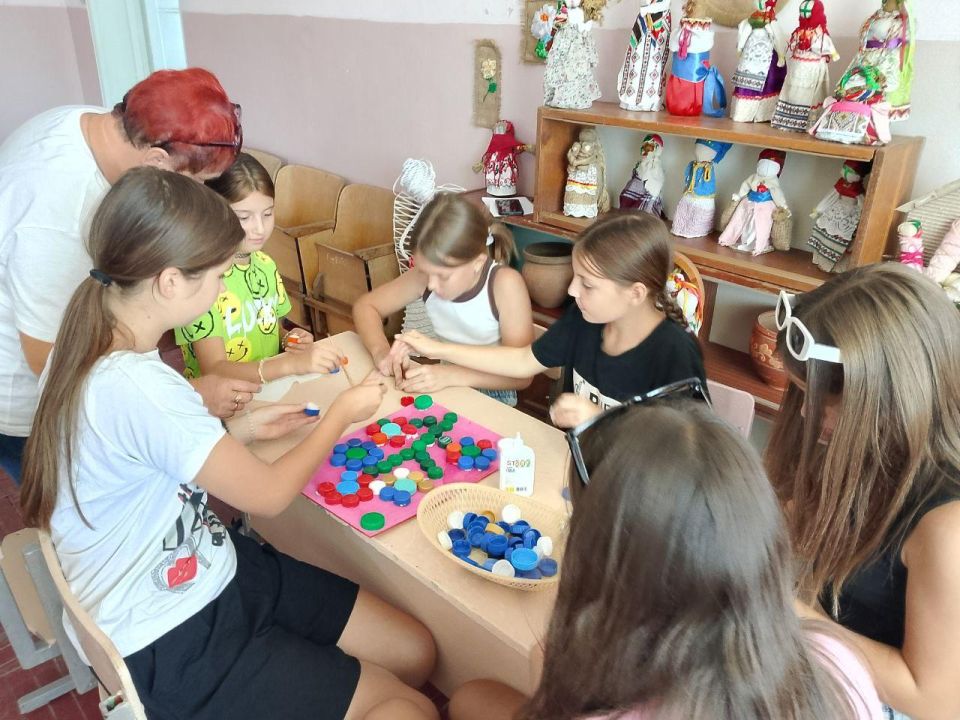 Мастер-класс «Вторая жизнь пластиковой крышечки»