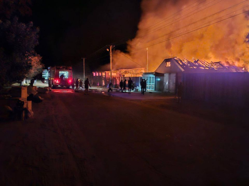 За сутки из-за обстрелов ВСУ погиб один человек, четыре мирных жителя пострадало, сообщил Владимир Сальдо