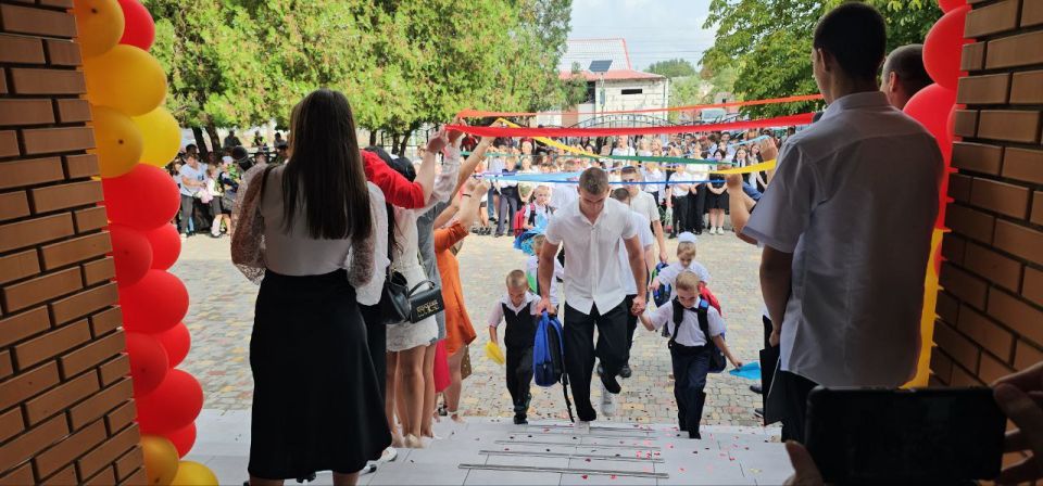 Депутаты от «Единой России» приняли участие в торжественных линейках в День знаний