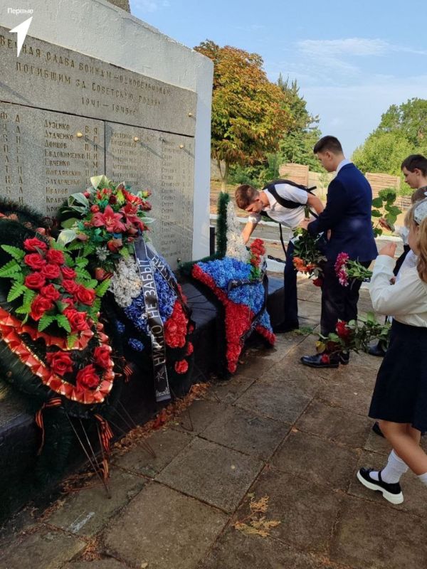 Первые Горьковской школы почтили память героев Великой Отечественной войны