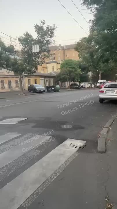 "��� ������?!". � ����� �������� � ������: ������� ������� ������� � ���� �� ����������� ���, ������� �� ��� �������, ����� �������������� � ����� ��������� ������� �� �����