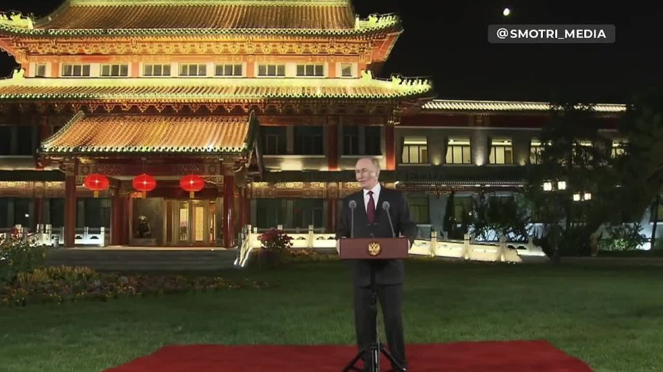 Все группировки российских Вооруженных сил на всех направлениях наступают, подчеркнул Путин