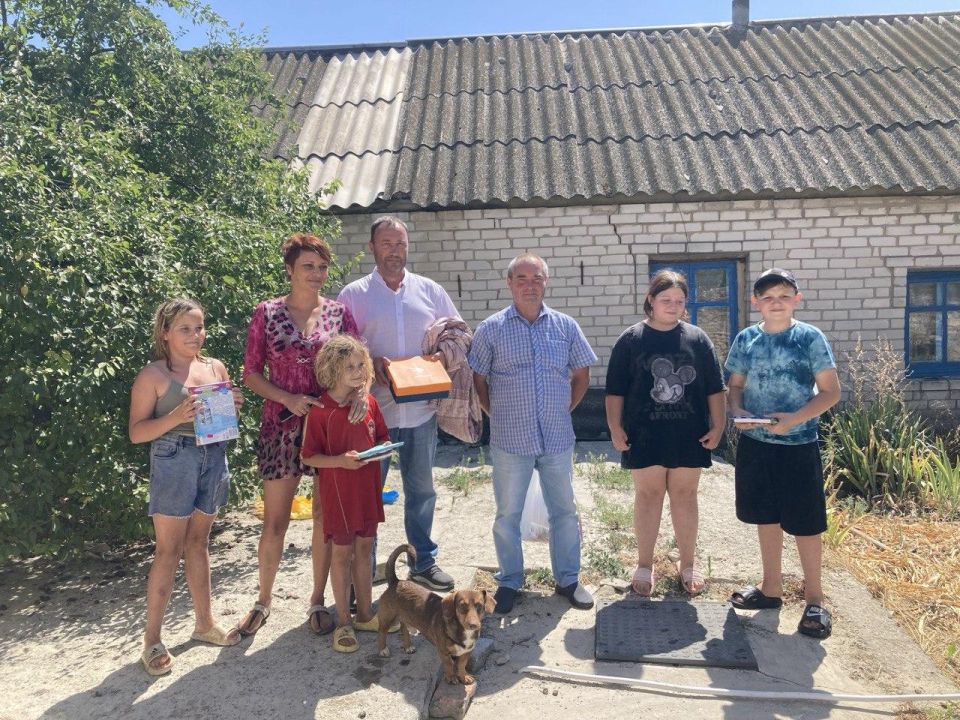 Представители региона-шефа откликнулись на запрос о помощи многодетной семье из Великолепетихского округа