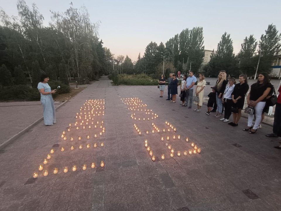 В Скадовске зажгли свечи в память о жертвах терроризма