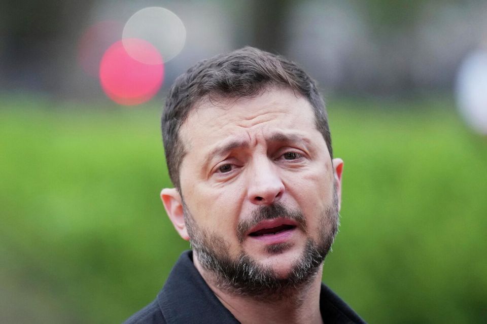 Зеленский будет затягивать конфликт на Украине, заявил Сальдо