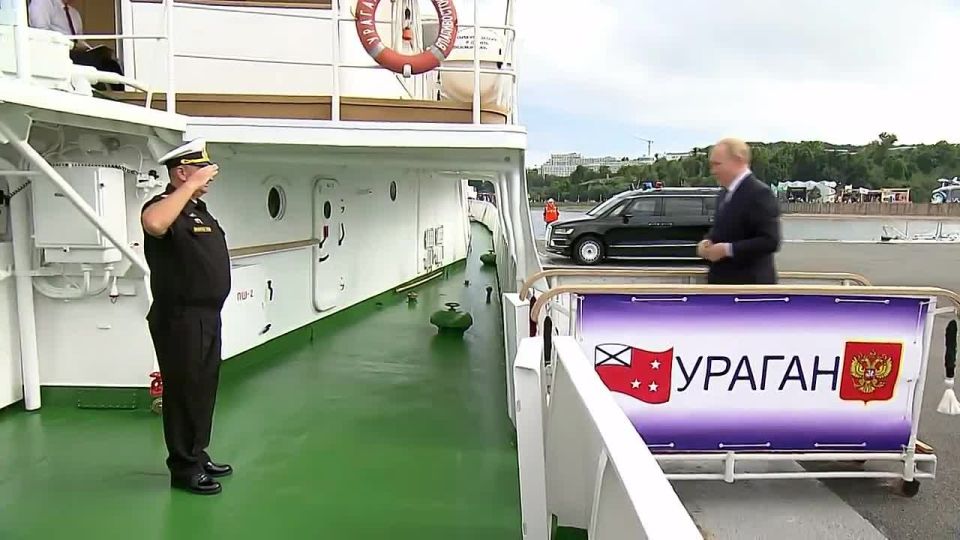 Президент России Владимир Путин прибыл в НЦ "Россия"