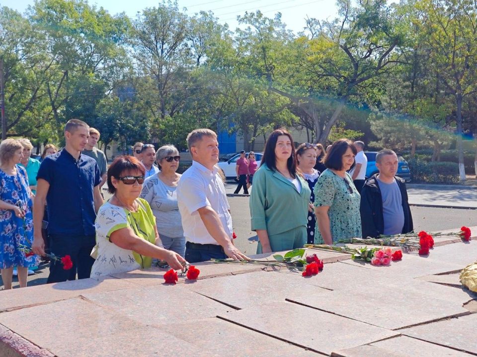 Память героев. «Единая Россия» почтила память героев в честь Победы над милитаристской Японией и окончания Второй мировой войны