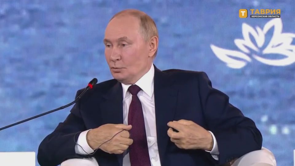 Россия готова к сотрудничеству с США в разных сферах экономики, но для возобновления этой работы нужно политическое решение, заявил Владимир Путин